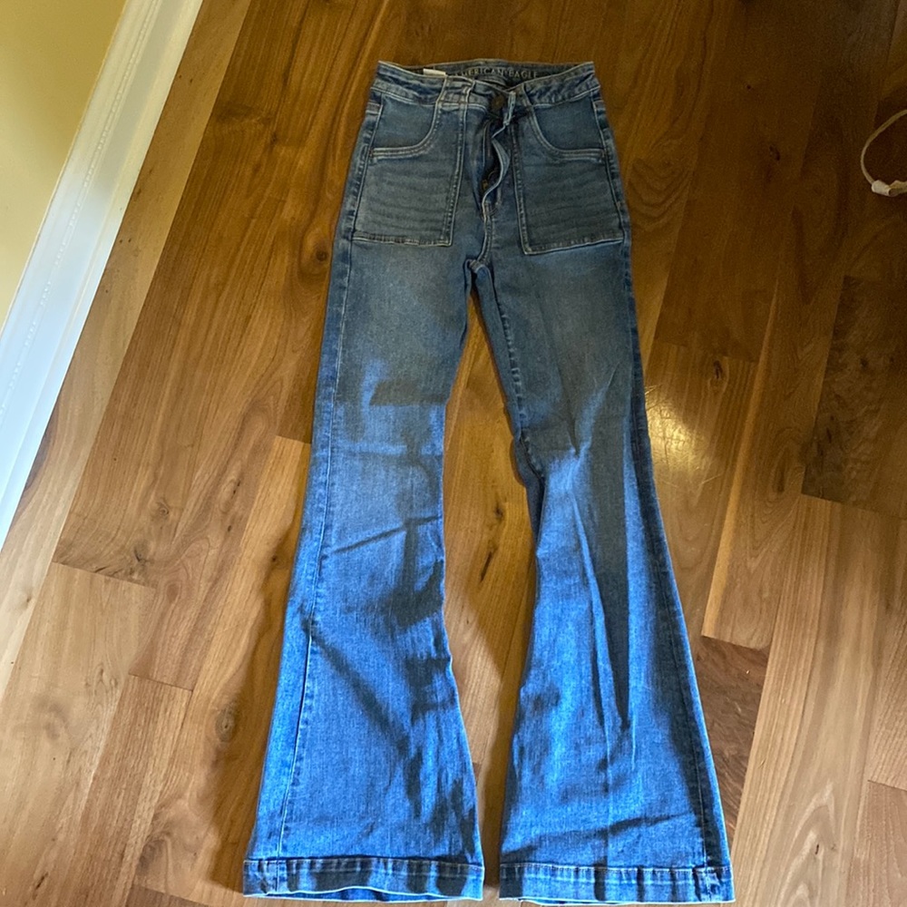 American Eagle Super High Rise Flare Jean Size 2 With Boxy Pockets
